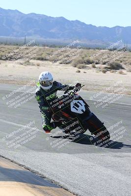 media/Dec-01-2025-Moto Forza (Mon) [[2daa91e15f]]/3-Beginner Group/Session 3 (Turn 16 Inside)/